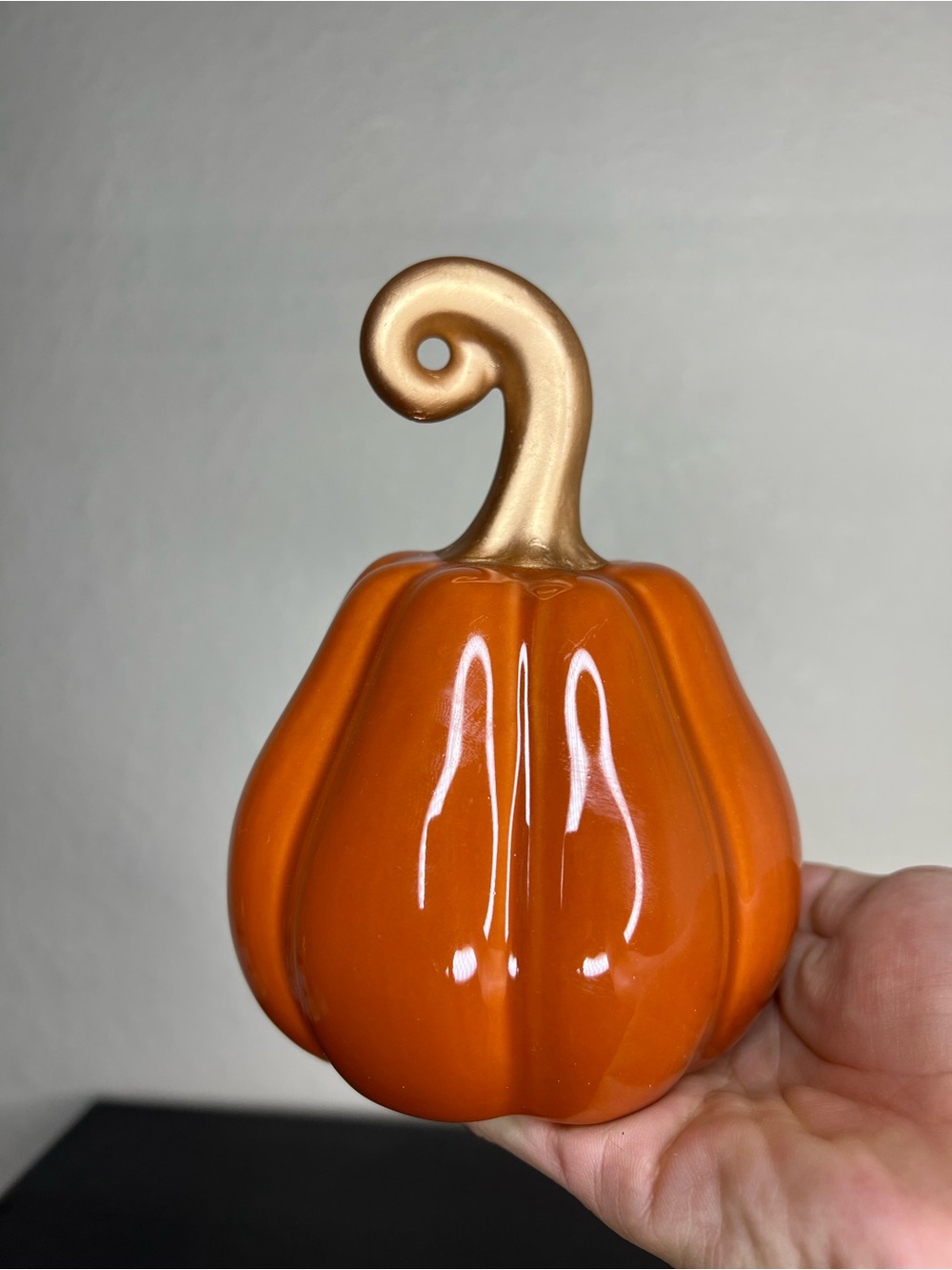 NEW Target Bullseyes Playground Set of 8 Medium & Small Ceramic Pumpkins - Picture 7 of 15